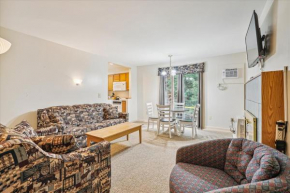 Cedarbrook Deluxe Two Bedroom Suite with outdoor heated pool 10708